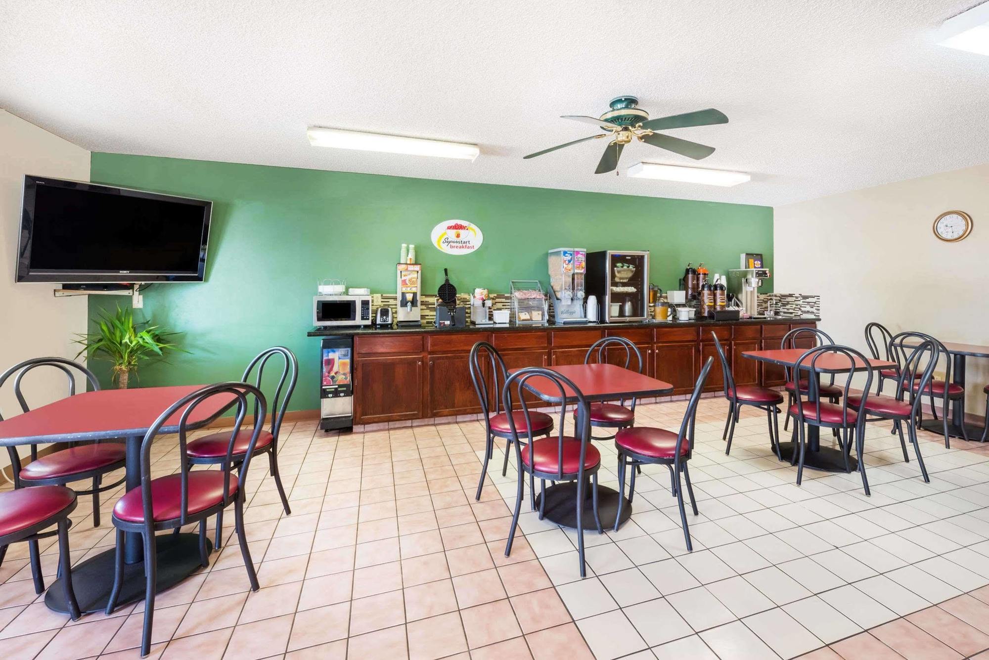 Motel Super 8 By Wyndham Parsons Exterior foto
